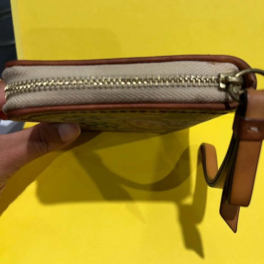 Vintage Color Flowers Coach Wristlet Bag Est. 1941‎